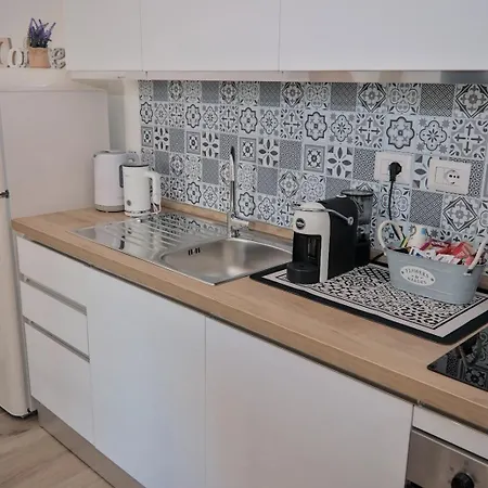 Little House Apartment *
